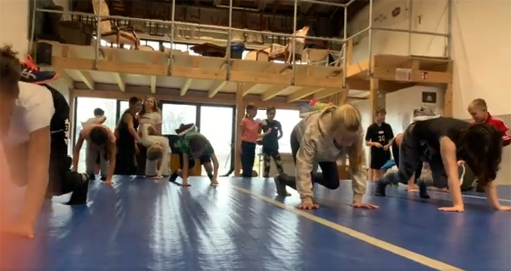 Parkourhalle mit der 5. Klasse