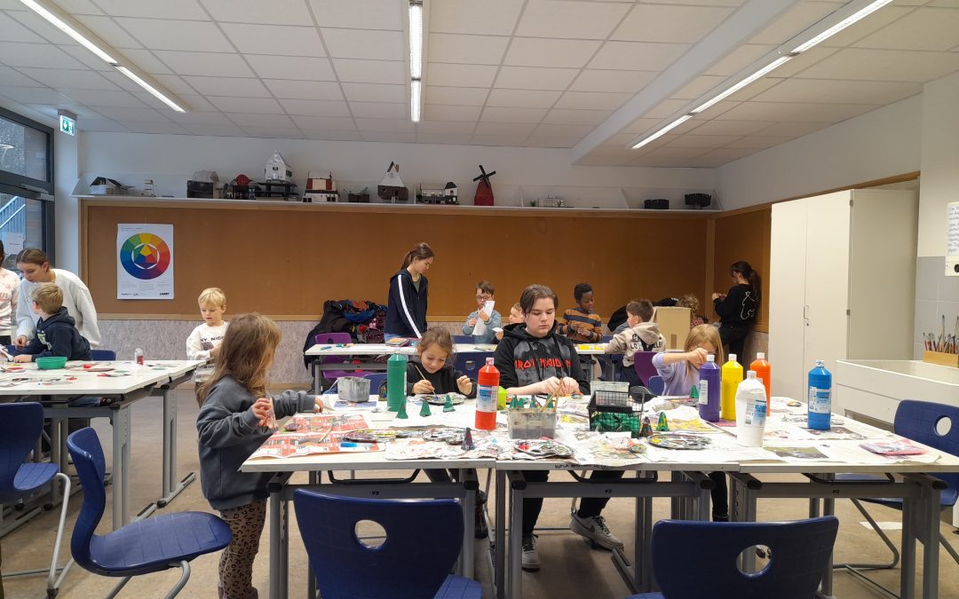 Weihnachtsbasteln mit der Schülerfirma